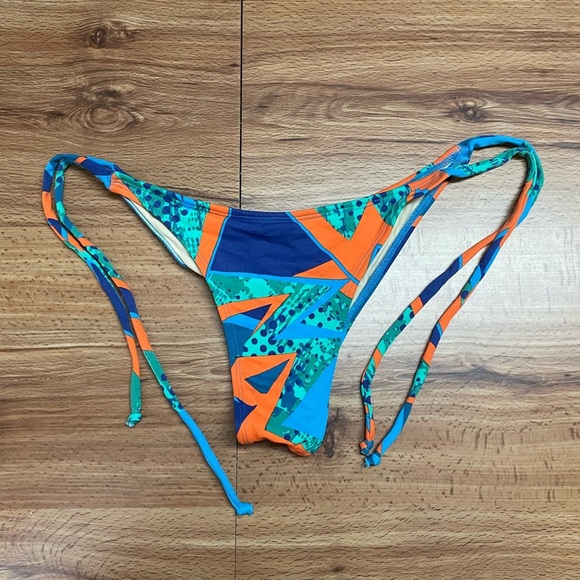 Abstract Brazilian Bikini Bottom - Picture 1 of 4